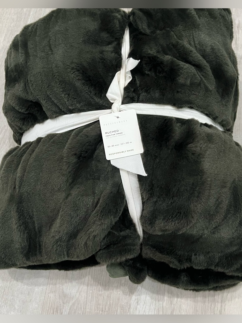 Pottery Barn Ruched Faux Fur Throw Blanket Sycamore Green 50x60 NWT Luxury - Picture 3 of 9